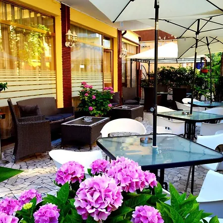 In Guest - New Cirene Quadruple Room&single Gasthof *