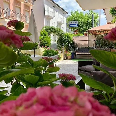 In Guest - New Cirene Quadruple Room&single Rimini