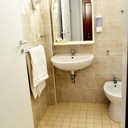 In Guest - New Cirene Quadruple Room&single Rimini