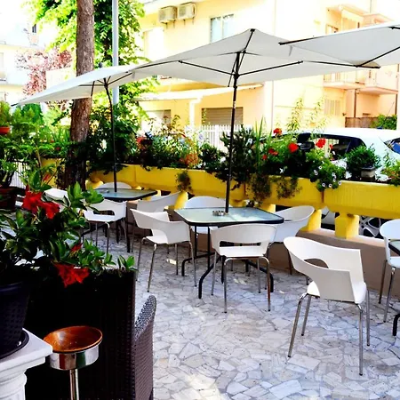 In Guest - New Cirene Quadruple Room&single * Rimini