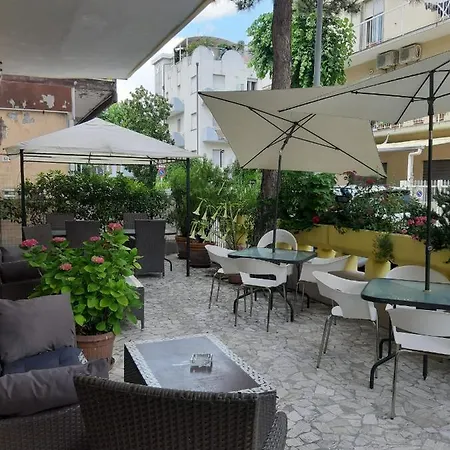 In Guest - New Cirene Quadruple And Single Vendégház Rimini