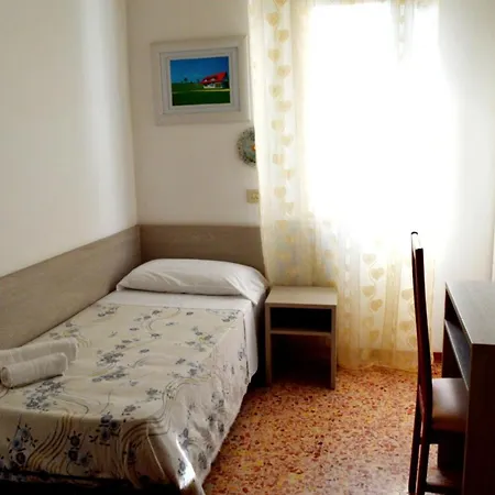 Πανσιόν In Guest - New Cirene Quadruple And Single Ρίμινι